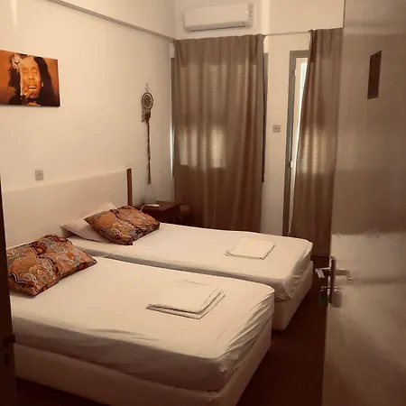 Lima Sol House بيت شباب ليماسول