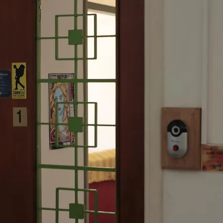 Hostel Lima Sol House *