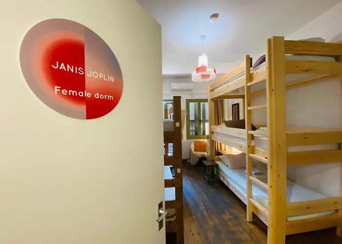 Lima Sol House Hostal