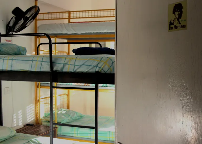 Lima Sol House Hostal *