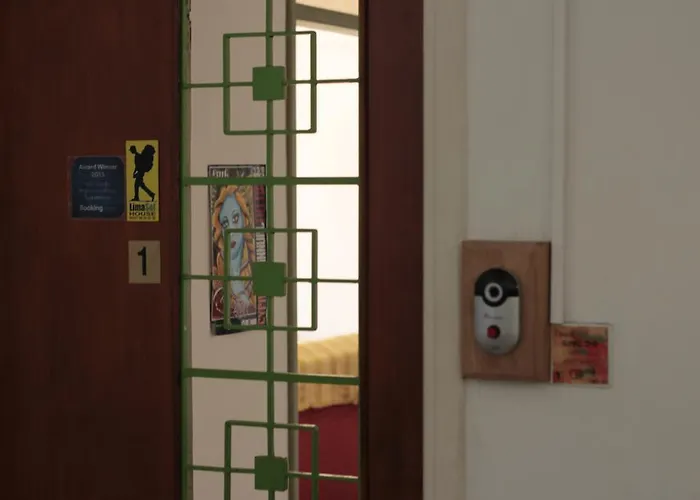 Hostal Lima Sol House *